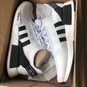 Adidas NMD R1 v2